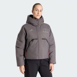 Ocieplana Kurtka Audi Revolut F1 Team Engineers & Marketing. Fioletowe kurtki damskie Adidas, bez wzorów, z puchu, bez kaptura. Za 899.00 zł.