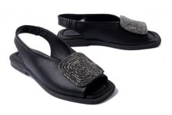ARTIKER RELAKS 54C0861 czarny, sandały damskie. Czarne sandały damskie Artiker Relaks, bez wzorów, bez obcasa, na płaskiej podeszwie, bez zapięcia. Za 153.93 zł.