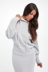 Sweter damski wełniany z kaszmirem TWINSET. Swetry klasyczne damskie Twinset Milano, l, z kaszmiru, bez kołnierzyka. Za 1,389.00 zł.