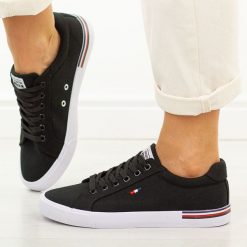 Czarne trampki damskie American Club Lh116. Czarne obuwie sportowe damskie American CLUB, bez wzorów, z jeansu, bez zapięcia. Za 99.00 zł.