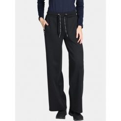 Szorty Damskie Luhta Henneri. Czarne obuwie sportowe damskie Luhta, bez zapięcia, na fitness i siłownię. Za 409.00 zł.