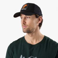 Czapka z daszkiem Unisex Swedemount Forest Cap. Czarne czapki z daszkiem damskie SWEDEMOUNT, bez wzorów. Za 79.99 zł.