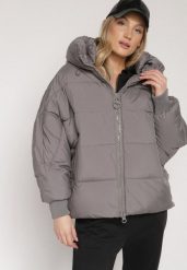 Szara Pikowana Kurtka o Kroju Oversize z Kapturem Mevisana. Szare kurtki damskie Born2be, na zimę, l, bez wzorów, z dzianiny, z kapturem. Za 289.99 zł.