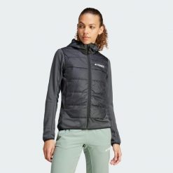 Kurtka Terrex Multi Hybrid Insulated Hooded. Czerwone kurtki damskie Adidas, s, bez wzorów, z materiału, bez kaptura. W wyprzedaży za 389.35 zł.