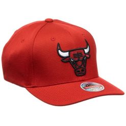 Czapka Chicago Bulls Ground 2.0 Stretch. Czerwone czapki z daszkiem damskie Mitchell & Ness, bez wzorów. Za 181.00 zł.