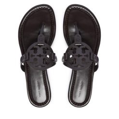 Japonki Tory Burch. Brązowe klapki damskie Tory Burch, bez wzorów, bez obcasa, bez zapięcia. Za 1,134.00 zł.