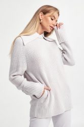 Sweter damski z kołnierzem PATRIZIA PEPE. Swetry klasyczne damskie Patrizia Pepe, m, bez kołnierzyka. W wyprzedaży za 759.22 zł.