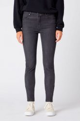 SPODNIE DAMSKIE WRANGLER SKINNY SOFT SHADOW W28KJW10I 112128287. Rurki damskie Wrangler, bez wzorów, z jeansu. Za 199.99 zł.