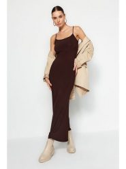Trendyol Sukienka w kolorze ciemnobrązowym rozmiar: XL. Brązowe sukienki damskie Trendyol, bez wzorów, bez ramiączek. Za 78.95 zł.