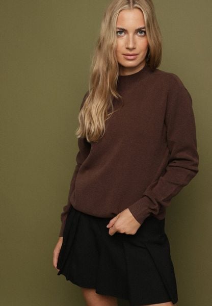 Brązowy Sweter z Wełną i Wiskozą o Prostym Fasonie z Półgolfem Giolera. Brązowe swetry klasyczne damskie Born2be, s, z wełny, bez kołnierzyka. Za 114.99 zł.