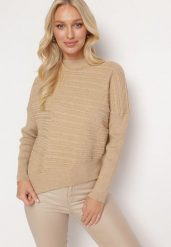 Jasnobeżowy Sweter z Wełną o Asymetrycznym Fasonie z Tłoczeniem Sarositte. Brązowe swetry klasyczne damskie Born2be, z wełny, z asymetrycznym kołnierzem. Za 159.99 zł.