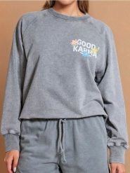 Szorty dresowe z efektem sprania - szary. Szare spodenki sportowe damskie Sinsay, l, bez wzorów, z dresówki. W wyprzedaży za 24.99 zł.