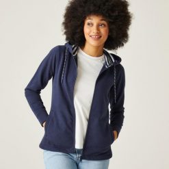 Bayletta damska bluza z kapturem. Niebieskie bluzy damskie Regatta, bez wzorów, z kapturem. W wyprzedaży za 168.05 zł.