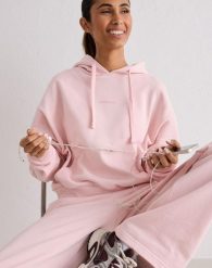 Damska bluza z kapturem oddychająca, 100% bawełna Chunky Terry jasny róż. Czerwone bluzy damskie Aim'n, l, bez wzorów, z bawełny, z kapturem. Za 339.00 zł.