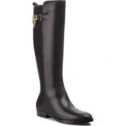 Oficerki GUESS - FLDGT4 LEA11 BLACK. Czarne kozaki damskie Guess, z materiału. W wyprzedaży za 599.00 zł.