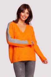 Sweter w Serek z Lampasami - Jasnopomarańczowy. Brązowe swetry klasyczne damskie MOE, l, z materiału, bez kołnierzyka. Za 176.26 zł.