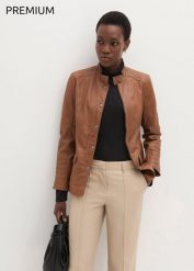 Kurtka skórzana ze skóry jagnięcej nappa. Brązowe kurtki damskie bonprix, bez wzorów, ze skóry, bez kaptura. Za 729.99 zł.