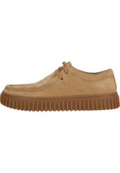 Mokasyny Torhill Lo Clarks brązowe z tekstylną podszewką. Brązowe mokasyny damskie Clarks, ze skóry, bez obcasa. Za 483.45 zł.