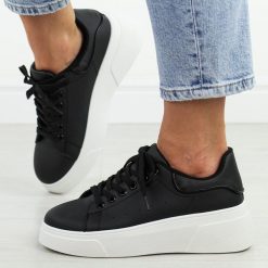 Czarne sportowe buty damskie McBraun 23290. Czarne obuwie sportowe casual damskie McBraun, z jeansu. Za 99.00 zł.