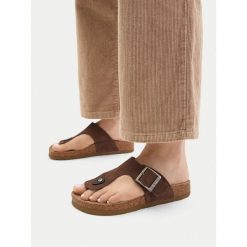 Japonki G-Star. Brązowe klapki damskie G-Star, bez wzorów, bez obcasa, bez zapięcia. Za 159.99 zł.