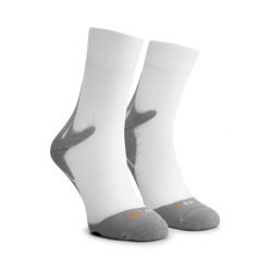 Sportowe skarpetki Rogelli RCS-01 ze wzmocnioną piętą i palcami. Białe skarpetki damskie Rogelli, bez wzorów. W wyprzedaży za 29.00 zł.