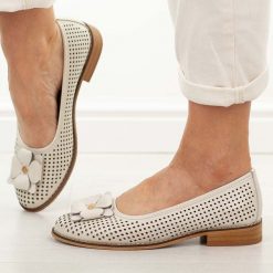 Złote ażurowe skórzane baleriny damskie Cambell 19416. Żółte balerinki damskie Cambell, z aplikacjami, z jeansu, z okrągłym noskiem. Za 229.00 zł.