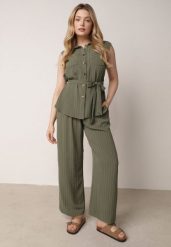 Ciemnozielony Wiskozowy Komplet Szerokie Spodnie i Koszula Bez Rękawów z Wiązaniem Zanran. Zielone koszule damskie Born2be, na lato, l, bez wzorów, z tkaniny, eleganckie, bez kołnierzyka, bez ramiączek. Za 139.99 zł.