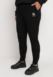 Czarne Spodnie Dresowe Joggery z Geometrycznym Wzorem Lerisele. Czarne spodnie dresowe damskie Born2be, s, bez wzorów, z dresówki. Za 39.99 zł.