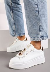 Białe Płaskie Sneakersy z Aplikacją Pszczoły i Cyrkoniami Vlionea. Białe obuwie sportowe damskie Born2be, z jeansu, bez zapięcia. Za 54.99 zł.