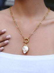 Pierres de Jade Pozłacany naszyjnik z elementami ozdobnymi - dł. 47 cm rozmiar: onesize. Białe naszyjniki damskie Pierres de Jade, z perłą, pozłacane. Za 84.99 zł.