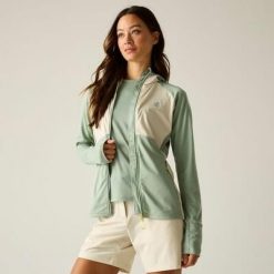 Damska bluza Evolving III z kapturem, elastyczna, w blokach kolorów. Zielone bluzy damskie Dare 2b, bez wzorów, z elastanu, z kapturem. Za 379.99 zł.