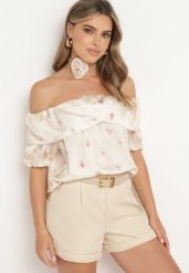 Jasnobeżowa Bluzka Typu Hiszpanka z Chokerem w Kształcie Róży Ambidia. Brązowe bluzki damskie Born2be, bez wzorów, z jeansu, eleganckie, bez kołnierzyka, bez ramiączek. Za 109.99 zł.