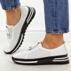 Białe ażurowe skórzane półbuty damskie S.Barski 7092. Białe półbuty damskie S.BARSKI, na jesień, w ażurowe wzory, z jeansu, z okrągłym noskiem, bez obcasa, na płaskiej podeszwie, bez zapięcia. Za 249.00 zł.