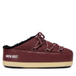 Klapki Moon Boot. Czerwone klapki damskie Moon Boot, bez wzorów, z nylonu, bez obcasa, bez zapięcia. Za 629.99 zł.