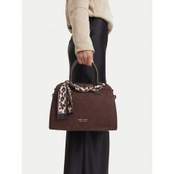 Torebka Nine West. Brązowe kuferki damskie Nine West, bez wzorów, bez dodatków. Za 279.99 zł.
