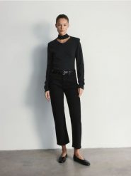 Jeansy straight z krótszą nogawką - czarny. Czarne jeansy damskie Reserved. Za 129.99 zł.