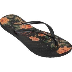 Japonki damskie Havaianas Slim Floral. Czarne klapki damskie Havaianas, bez wzorów, z kauczuku, bez obcasa, bez zapięcia. W wyprzedaży za 69.99 zł.