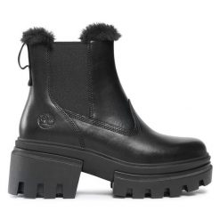 Botki Timberland. Czarne botki damskie Timberland, bez obcasa, na słupku, bez zapięcia. Za 789.99 zł.