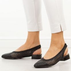 Czarne przewiewne baleriny damskie T.Sokolski 147. Czarne balerinki damskie Sokolski, w ażurowe wzory, z jeansu. Za 179.00 zł.