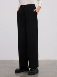 BGN Spodnie w kolorze czarnym rozmiar: 40. Czarne spodnie materiałowe damskie BGN, bez wzorów, z materiału. Za 171.28 zł.