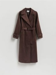 Trencz z imitacji zamszu - ciemnobrązowy. Brązowe płaszcze damskie Reserved, l, bez wzorów, ze skóry, bez kaptura. Za 359.99 zł.
