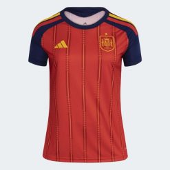 Koszulka Spain 26 Home. Czerwone koszulki damskie Adidas, bez wzorów, bez kołnierzyka, bez ramiączek. Za 439.00 zł.