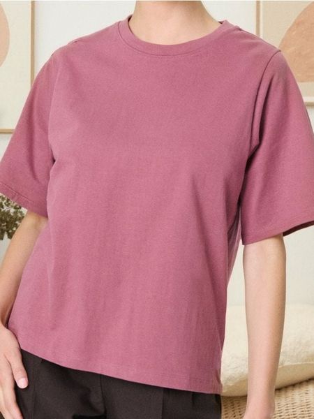 Gładka koszulka z krótkim rękawem - różowy. Czerwone koszulki damskie Sinsay, l, bez wzorów, bez kołnierzyka, bez ramiączek. Za 29.99 zł.