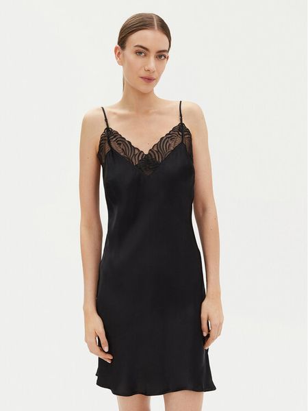 Chantelle Koszula nocna Legend C17WW5 Czarny Regular Fit. Czarne koszule nocne i halki Chantelle, bez wzorów, z wiskozy, bez ramiączek. Za 219.99 zł.