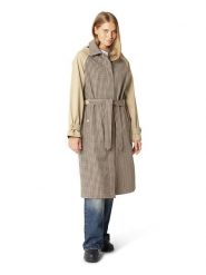 Ilse Jacobsen Płaszcz przeciwdeszczowy w kolorze beżowo-jasnobrązowym rozmiar: 36. Brązowe płaszcze damskie Ilse Jacobsen, bez wzorów, bez kaptura. Za 325.03 zł.