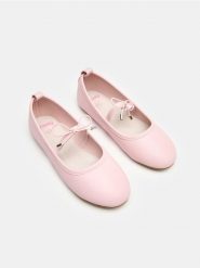 Baleriny ze skórzaną wkładką - różowy. Czerwone baleriny dziewczęce Sinsay, bez wzorów, bez obcasa, bez zapięcia. Za 19.99 zł.