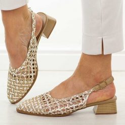 Beżowe przewiewne czółenka damskie T.Sokolski 139. Brązowe czółenka damskie Sokolski, bez wzorów, z jeansu, bez obcasa, na obcasie. W wyprzedaży za 192.72 zł.