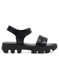 Sandały Lasocki. Czarne sandały damskie Lasocki, bez wzorów, bez obcasa, na płaskiej podeszwie, bez zapięcia. Za 149.99 zł.