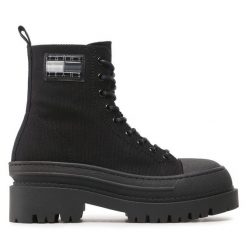 Botki Tommy Hilfiger. Brązowe botki damskie Tommy Hilfiger, bez obcasa, na płaskiej podeszwie, bez zapięcia. Za 449.99 zł.
