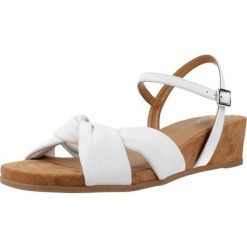 Sandały UNISA BADESI GRA Biały. Białe sandały damskie Unisa, bez wzorów, ze skóry, bez obcasa, bez zapięcia. Za 424.99 zł.